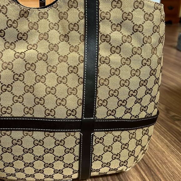 A213 - 💯 % authentic Gucci shoulder bag - Picture 12 of 16